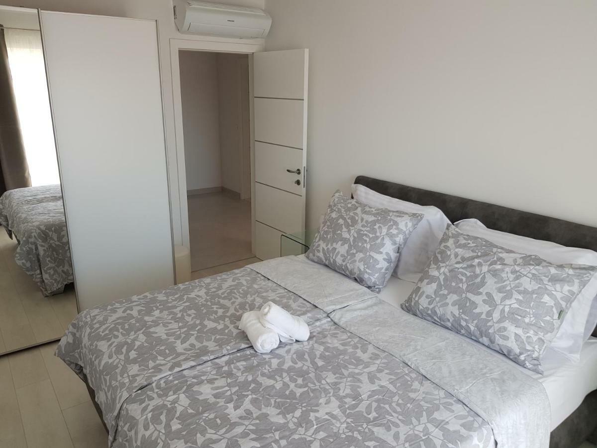 Apartmani Marella Donji Seget Eksteriør billede