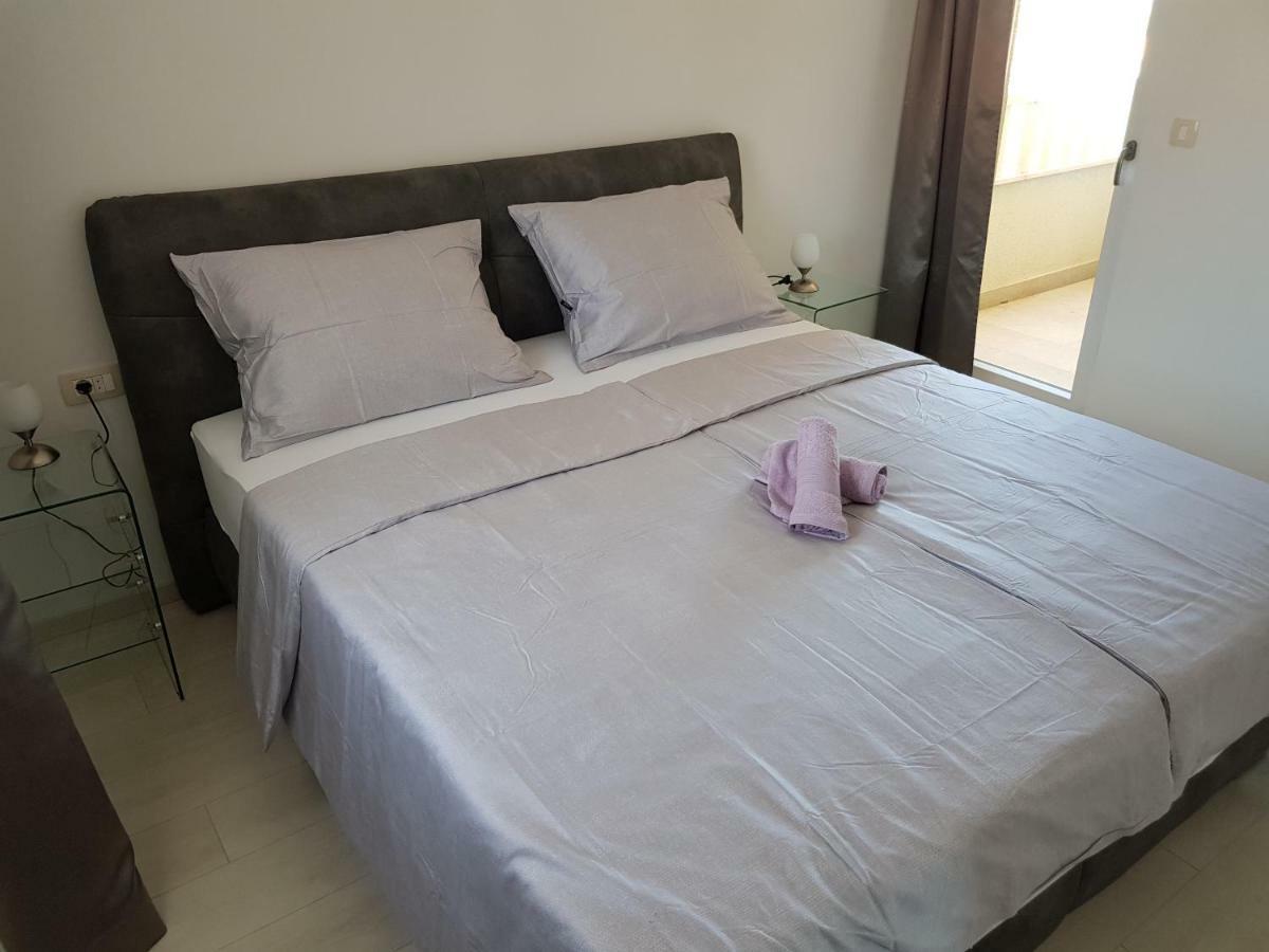 Apartmani Marella Donji Seget Eksteriør billede