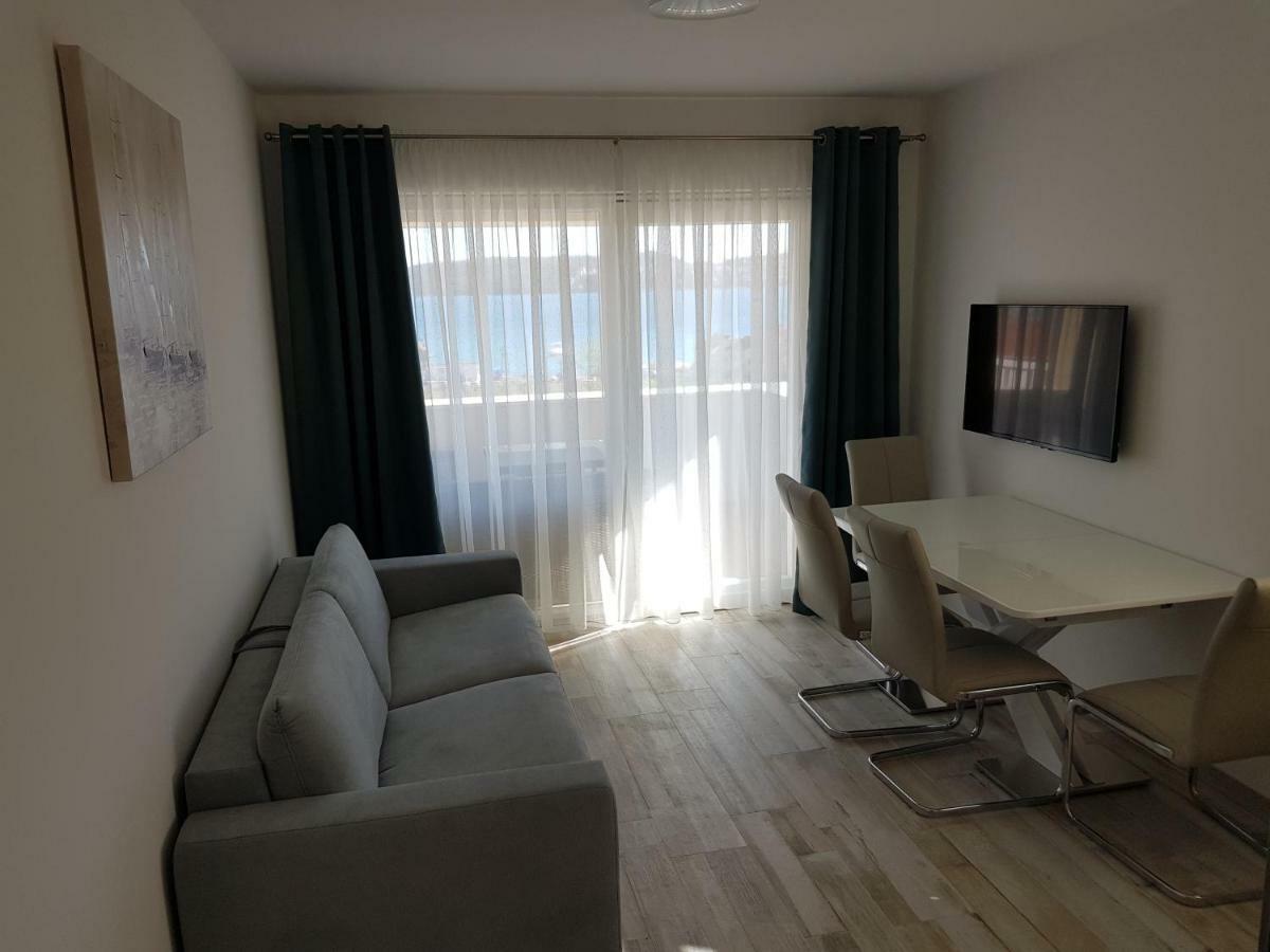 Apartmani Marella Donji Seget Eksteriør billede